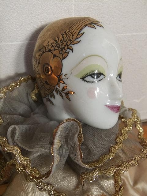 「アール・ヌーヴォー」時代のお人形　ピエロのような雰囲気