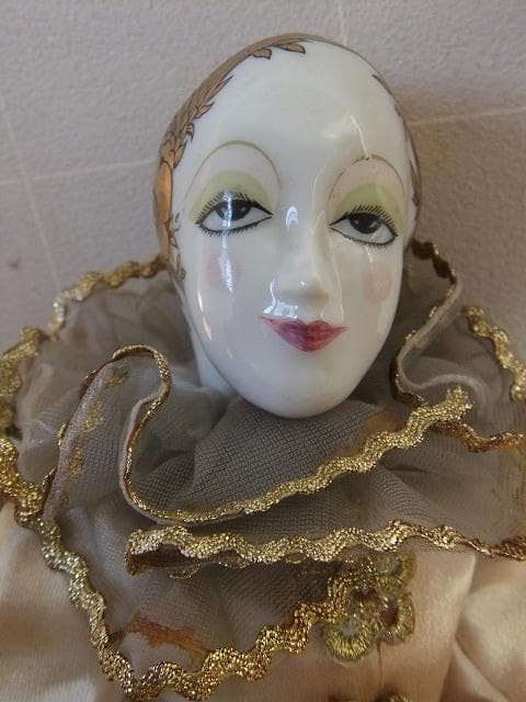「アール・ヌーヴォー」時代のお人形　ピエロのような雰囲気