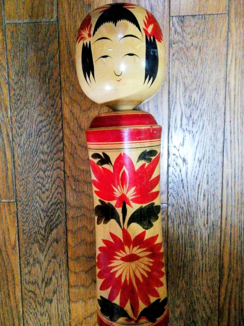 2000年製 宮城県鳴子、くたみ こけし 赤い花