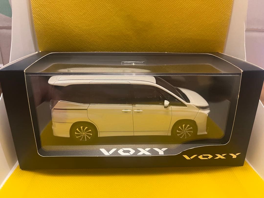 トヨタ　ヴォクシー　VOXY カラーサンプル