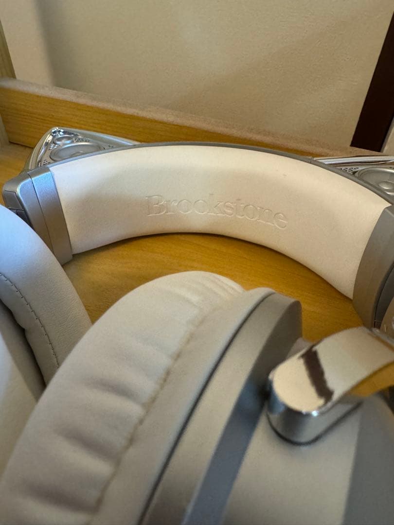 N*o様 【限定】Brookstone Ariana 猫耳ヘッドホン アリアナグ