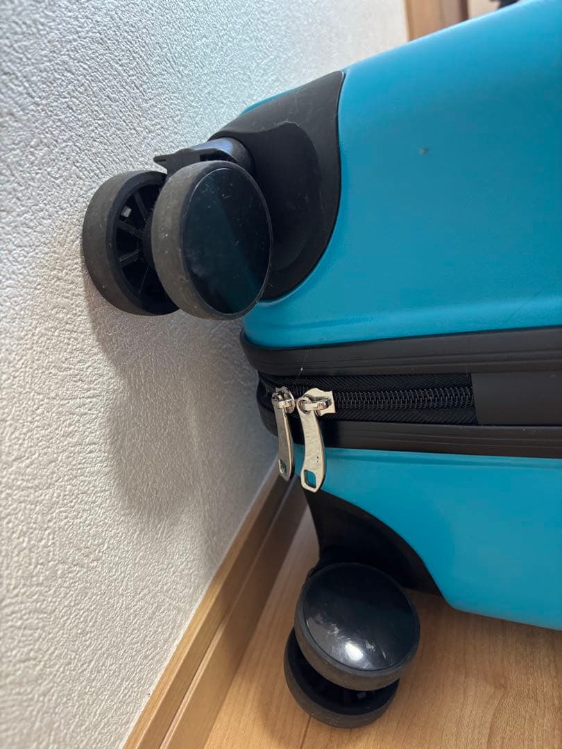 乗れるキャリーケース　青