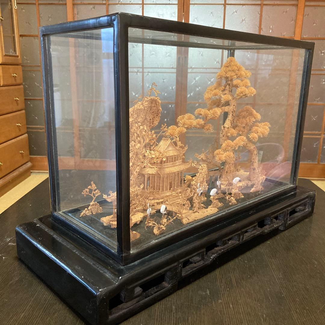 中国軟木画　コルク細工　工芸品　ガラスケース入り　置物　松　鶴　中国庭園