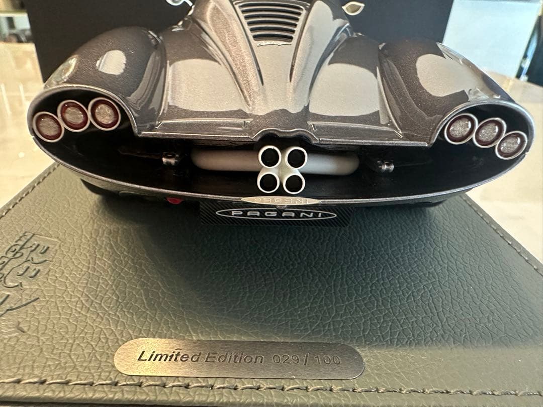 新発売 BBR 1/18 パガーニ ウアイラ Codalunga ミニカー