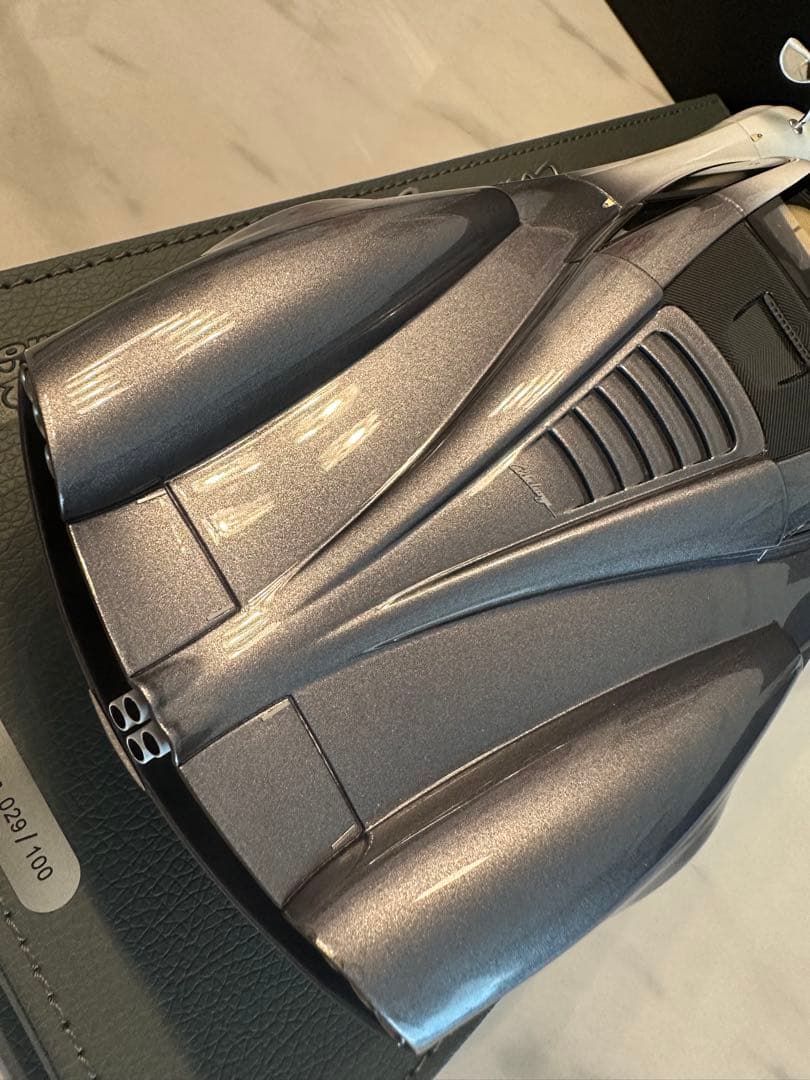 新発売 BBR 1/18 パガーニ ウアイラ Codalunga ミニカー