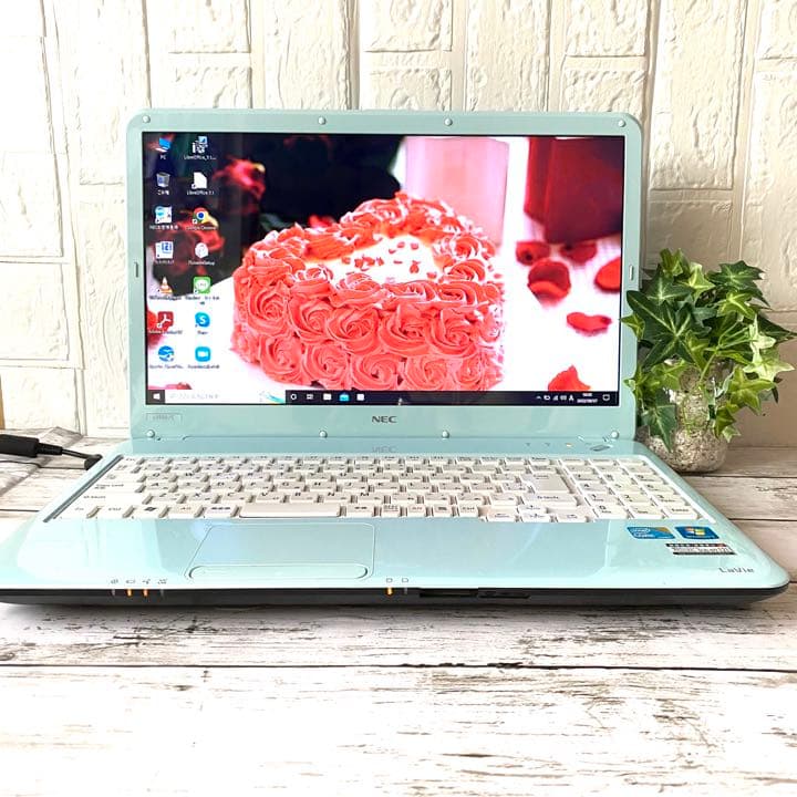 美品⭐️すぐ使える⭐️人気❣️水色ノ-トパソコン⭐️Core i5/ブルーレイ/大容量