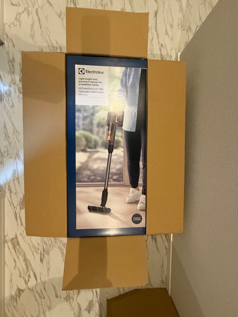 【最終•新品未開封】スティック型コードレスクリーナー　エレクトロラックス　掃除機