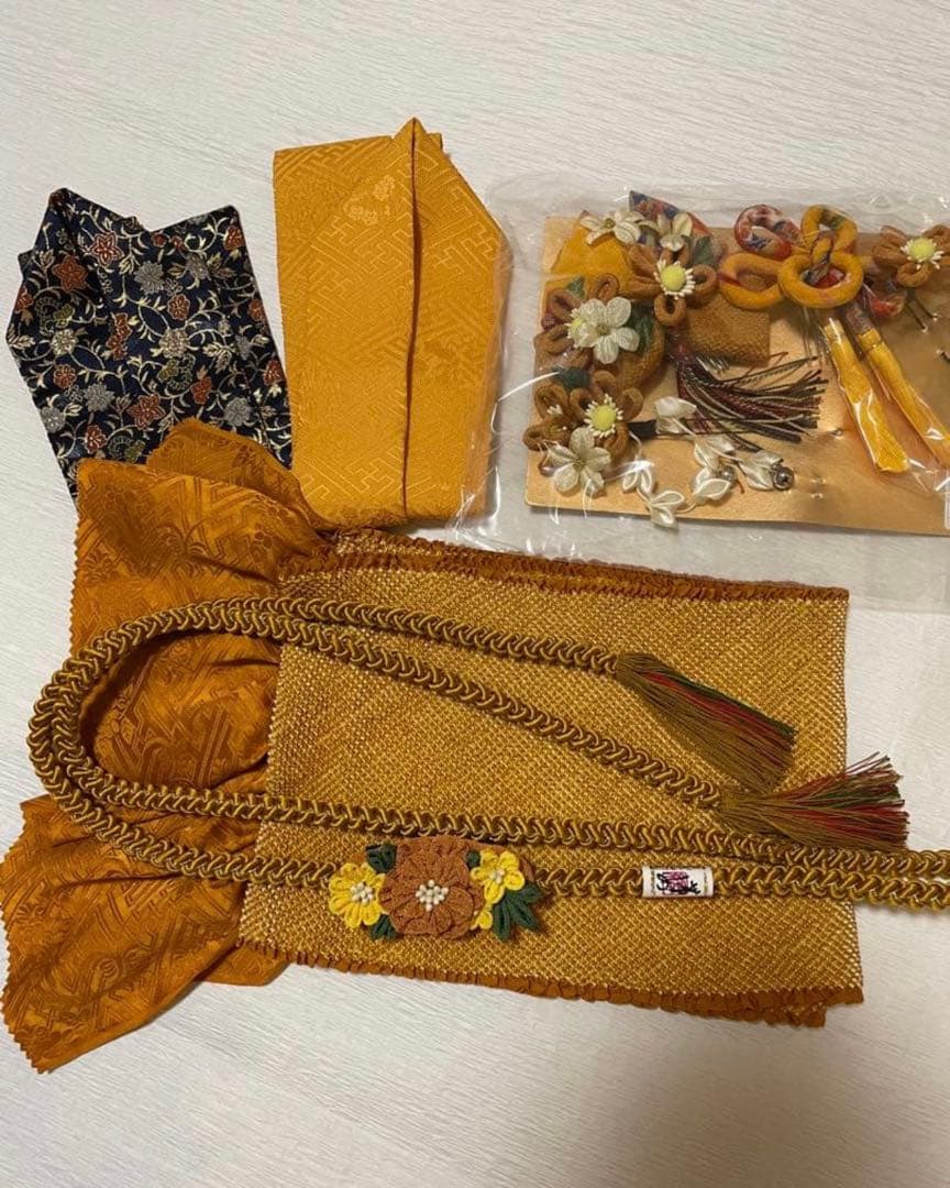 花柄振袖 赤・緑・黒 付属品付き