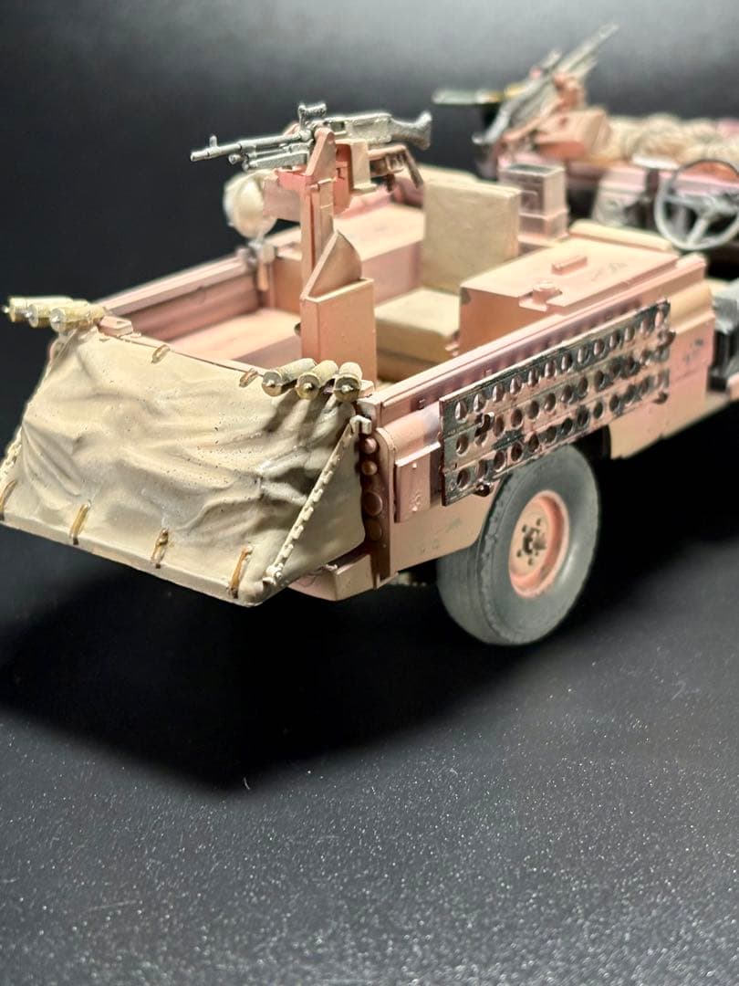#作品No20 イギリス陸軍 S.A.Sランドローバー ピンクパンサー