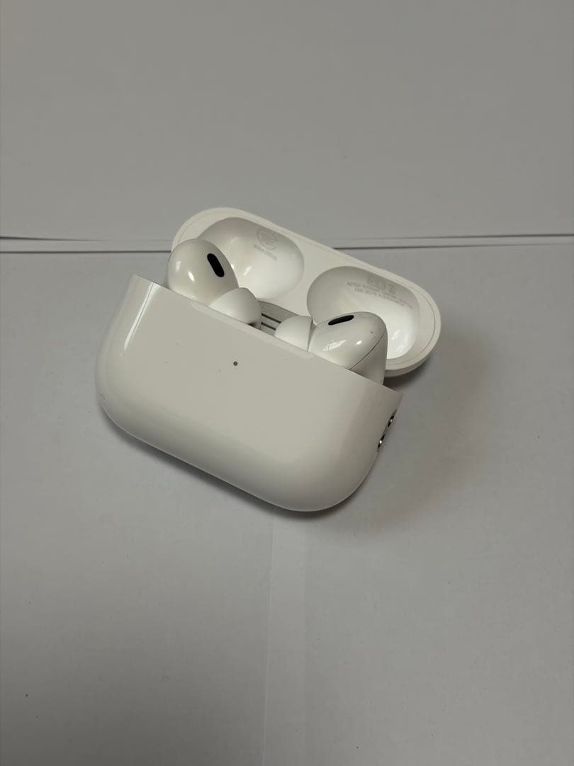 AirPods Pro 2(第2世代)本体 充電ケース付(LIghtning)