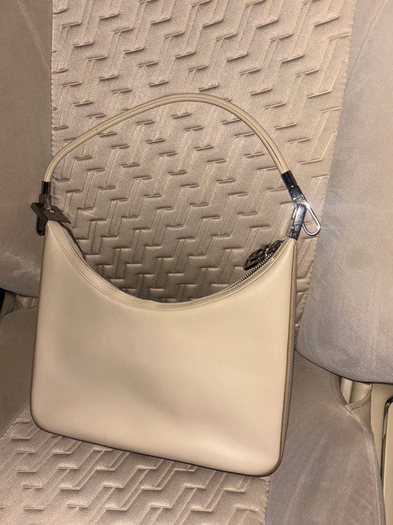 グッチ　ベージュ ハンドバッグ レザー風