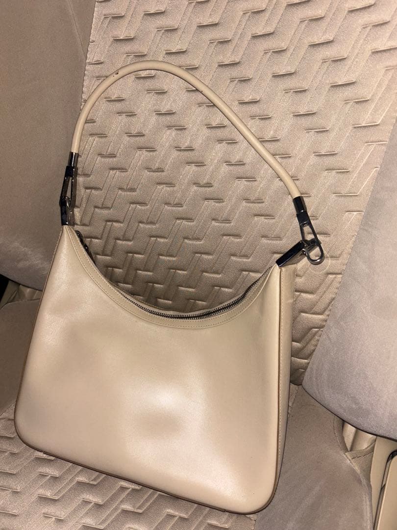 グッチ　ベージュ ハンドバッグ レザー風