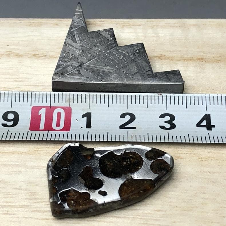 パラサイト隕石 メテオライト 隕石　石鉄隕石　２点　重さ28ｇ　共箱