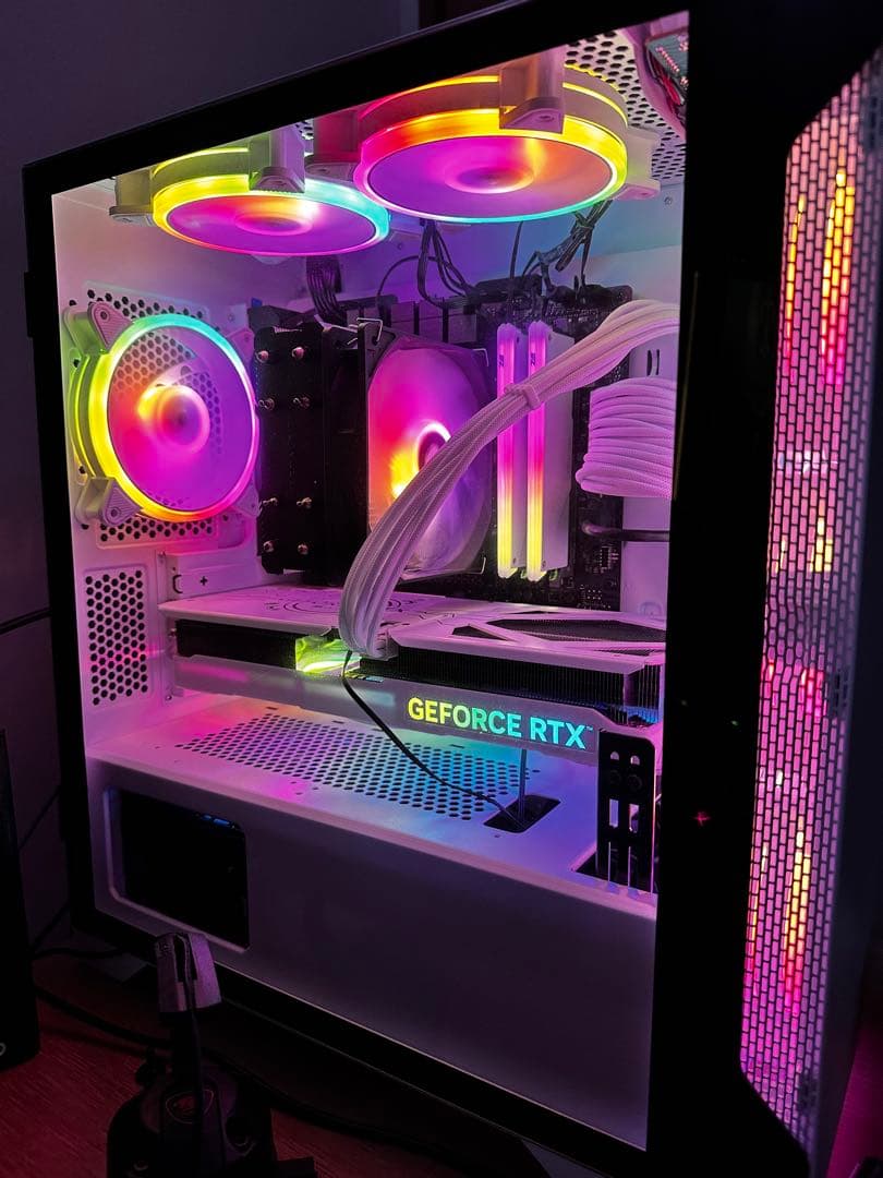 GALAKURO GeForce RTX 4070 本体