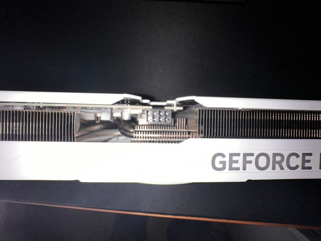 GALAKURO GeForce RTX 4070 本体