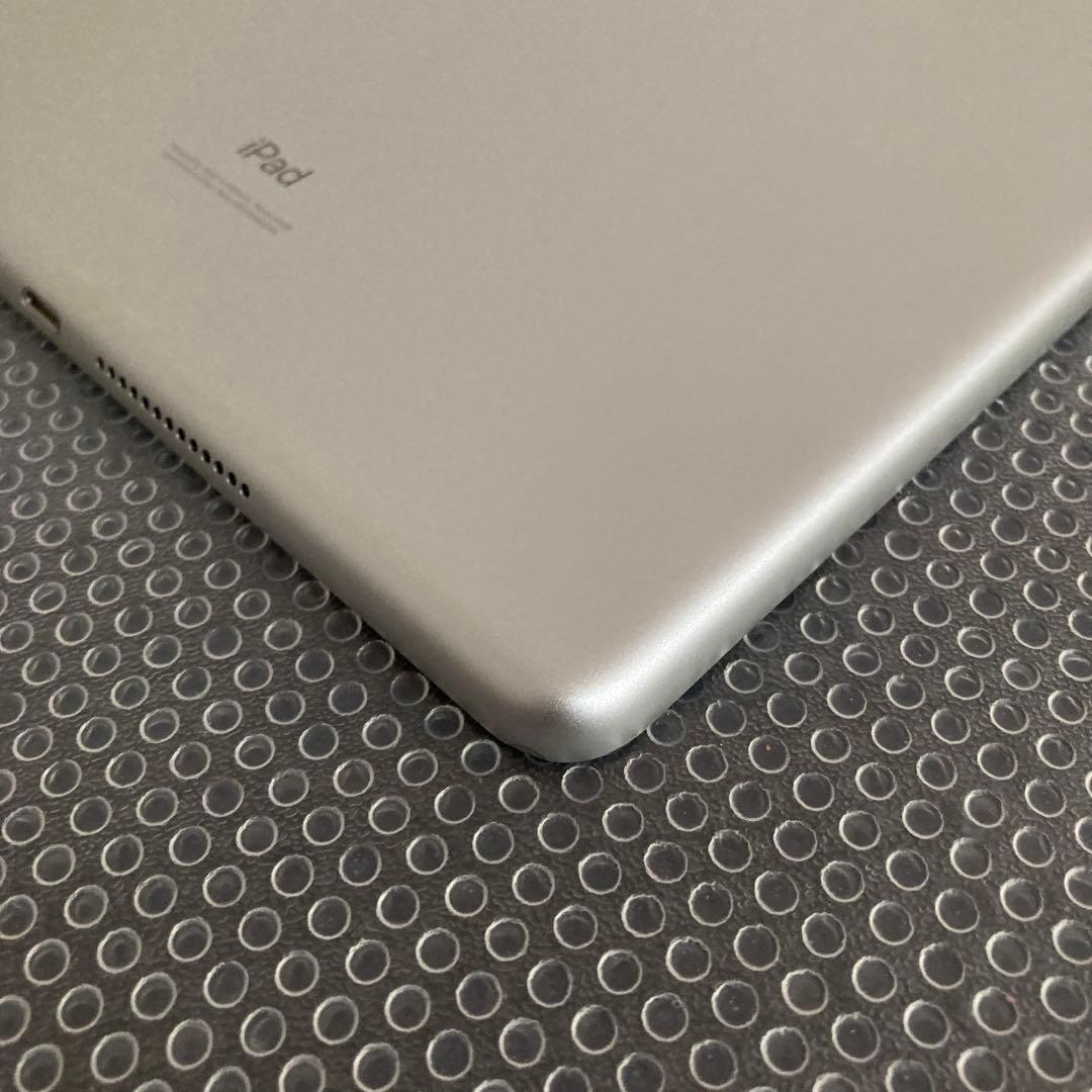 3639【早い者勝ち】電池最良好☆iPad8 第8世代 32GB SIMフリー☆
