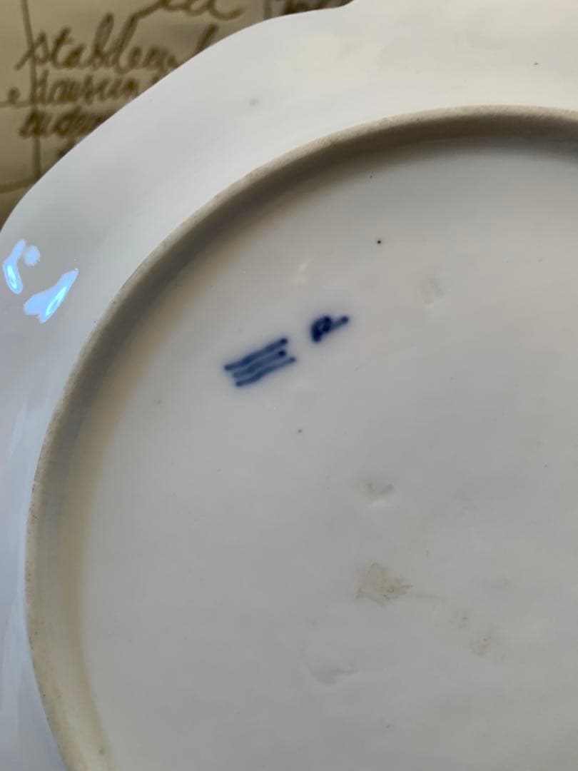 ロイヤルコペンハーゲン　レアな1820年〜アンティークの花柄エンボス加工のお皿！