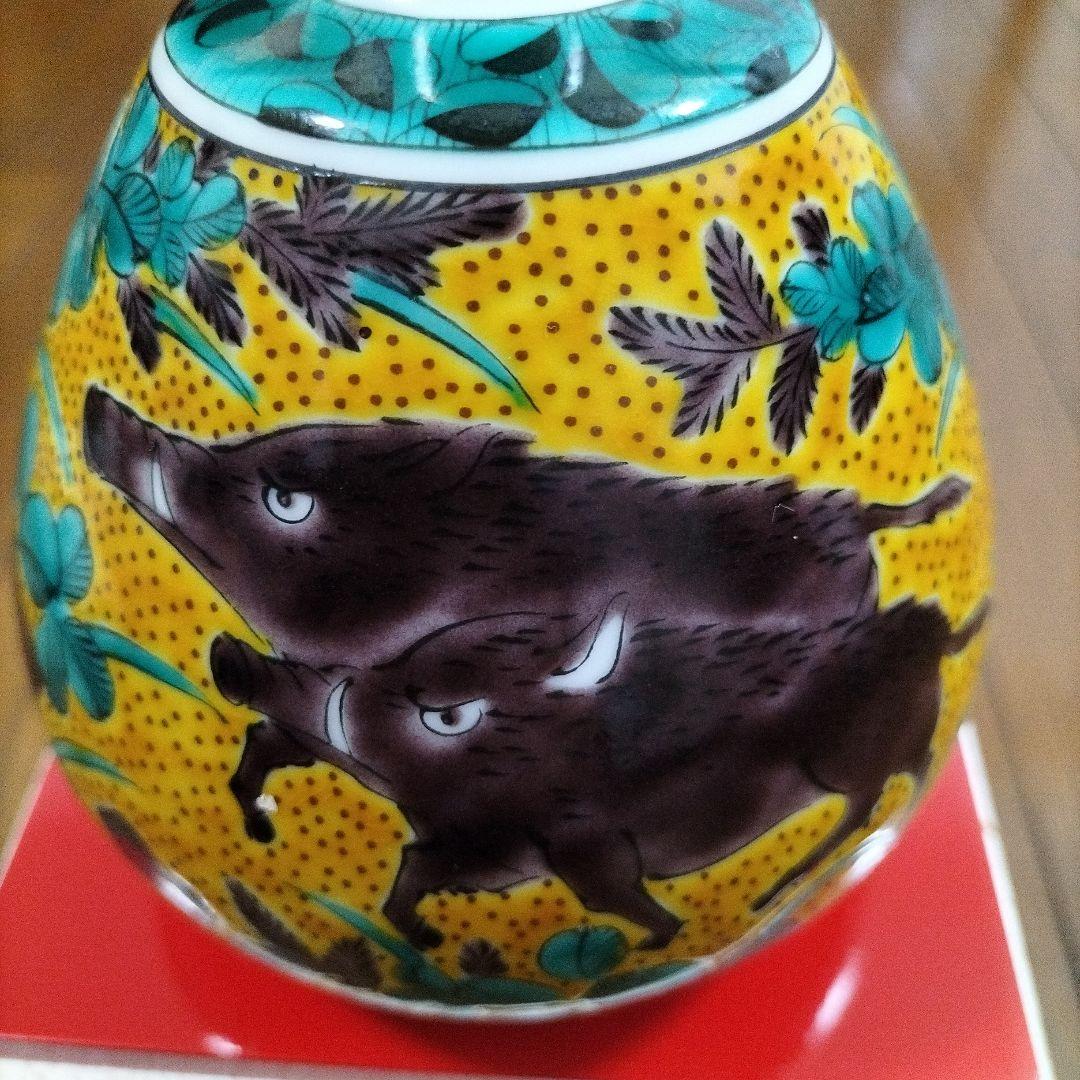 空き瓶　サントリーブランデー【九谷焼 吉田屋 風萩に猪文 】箱、台座、巾着袋付き