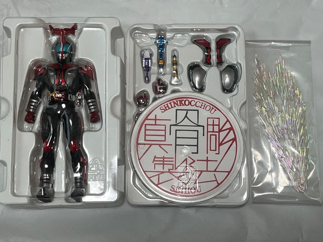 S.H.Figuarts 真骨彫製法 仮面ライダーカブト ハイパーフォーム