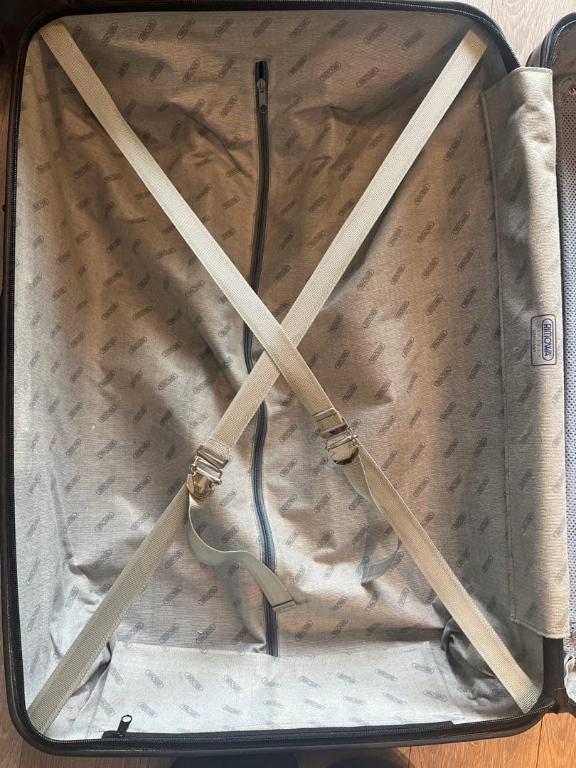 リモワ　サルサ　82L BLACK(割れあり)