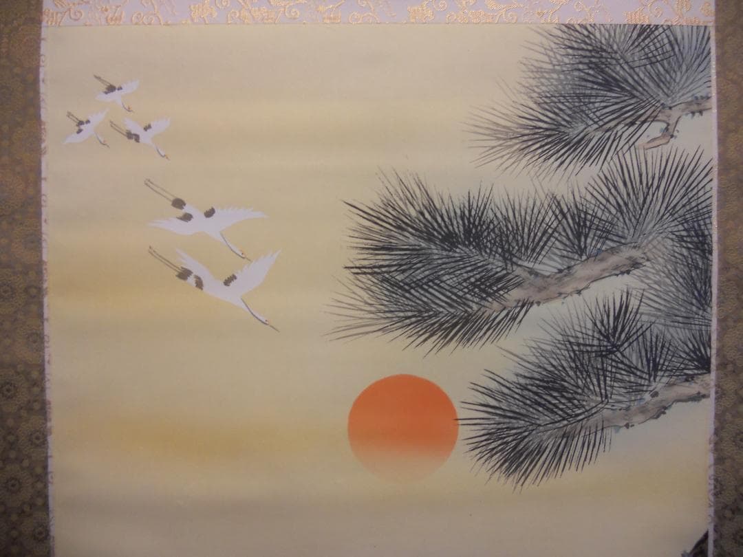 掛け軸 岩切春峰 旭日飛鶴 絹本 希少 軸装 茶道具 掛軸 です。