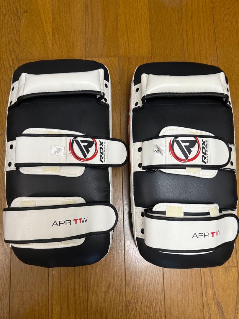 RDX APR T1W キックミット 黒/白