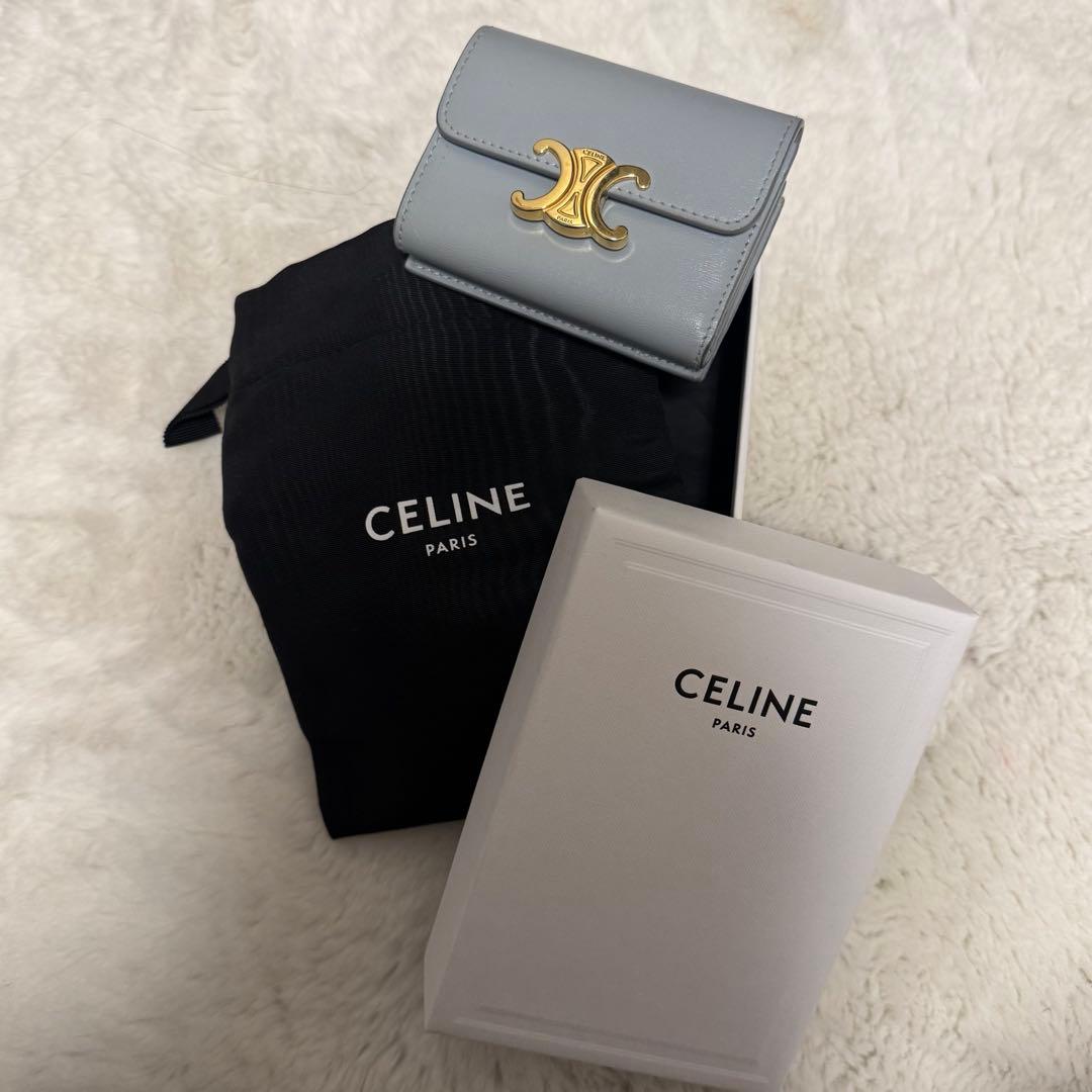 セリーヌ　スモール フラップウォレット トリオンフ　シャイニーカーフスキン