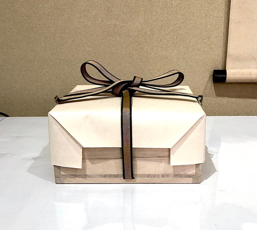 三朝焼　森田無想作　在銘　伊羅保　茶碗　無傷　保証　桐箱新調。