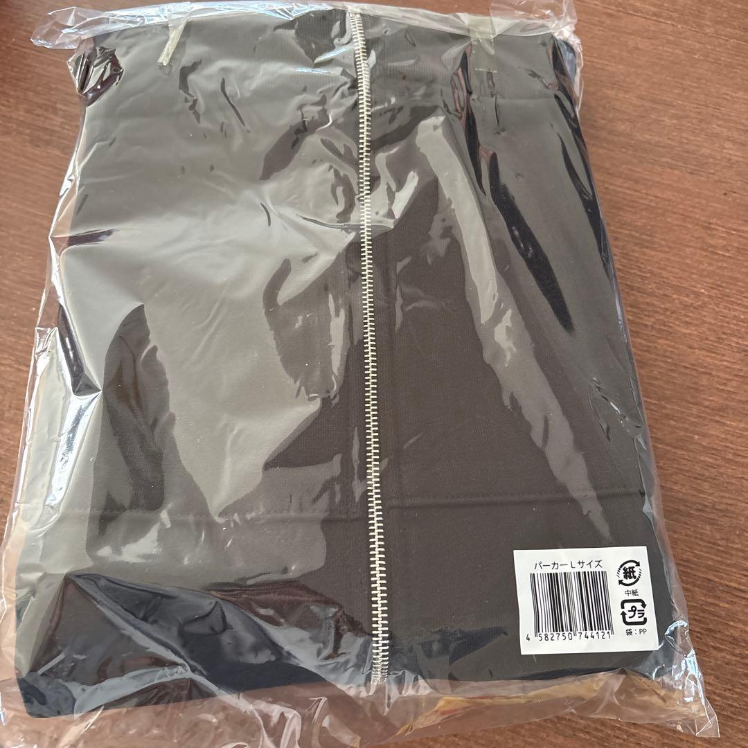 山田涼介　LEO ビッグパーカー バックプリント　Ｌサイズ　ジップパーカー