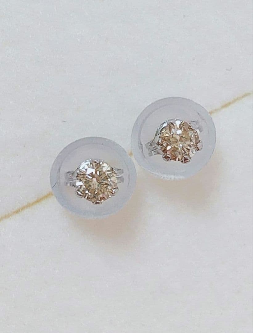 新入荷 未使用品 pt900 天然ブラウンダイヤモンド ピアス