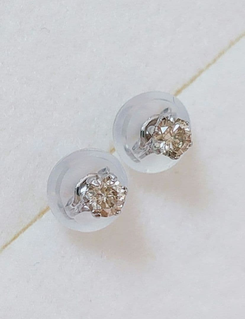 新入荷 未使用品 pt900 天然ブラウンダイヤモンド ピアス