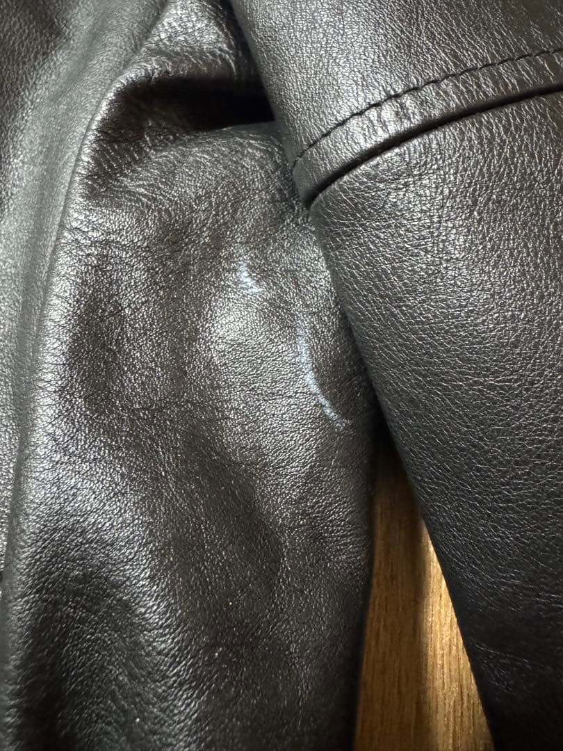 雰囲気抜群 ベネトン 短丈 レザージャケット 内側キルティング ブラック M