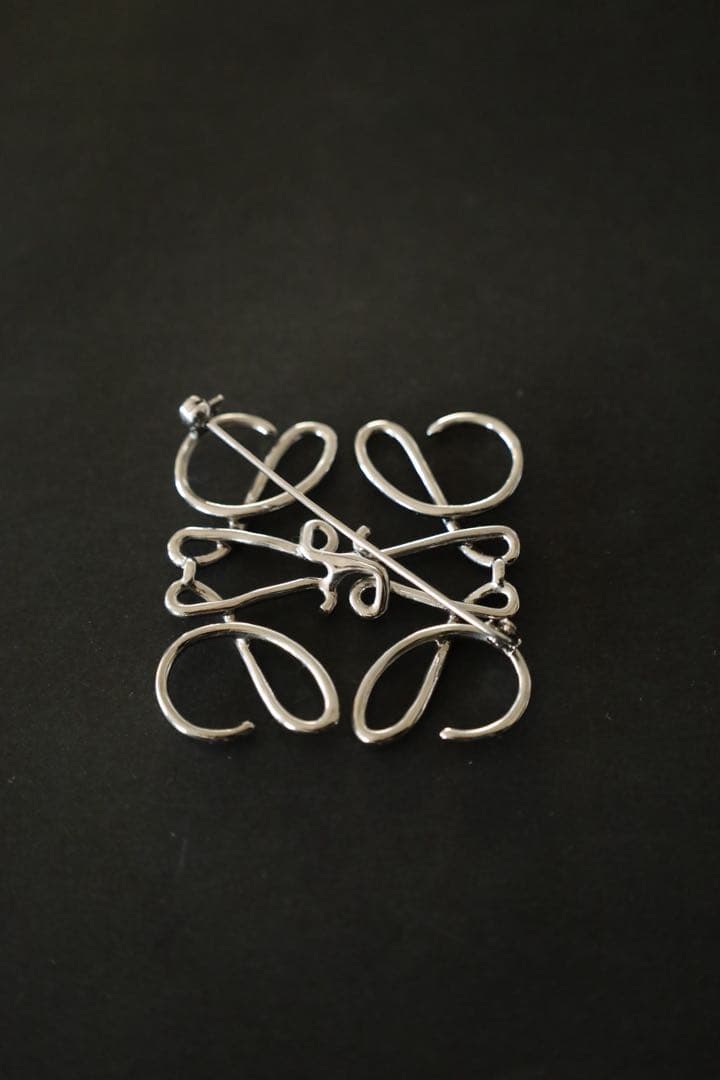 LOEWE アナグラムブローチ シルバー