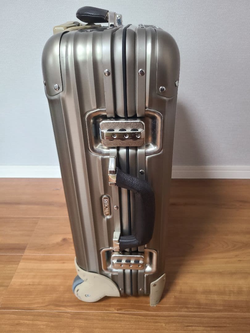 リモワ トパーズ プレミアム 35L 機内持ち込み 2輪 チタニウム アルミ