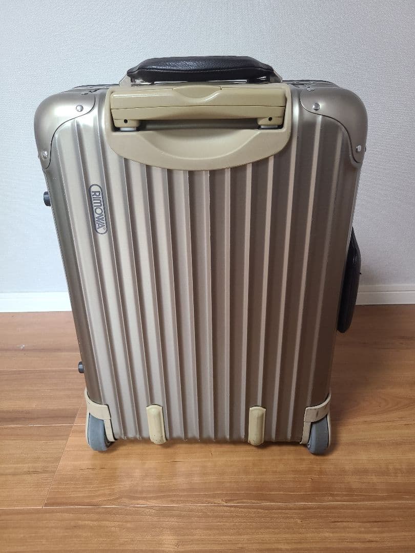 リモワ トパーズ プレミアム 35L 機内持ち込み 2輪 チタニウム アルミ