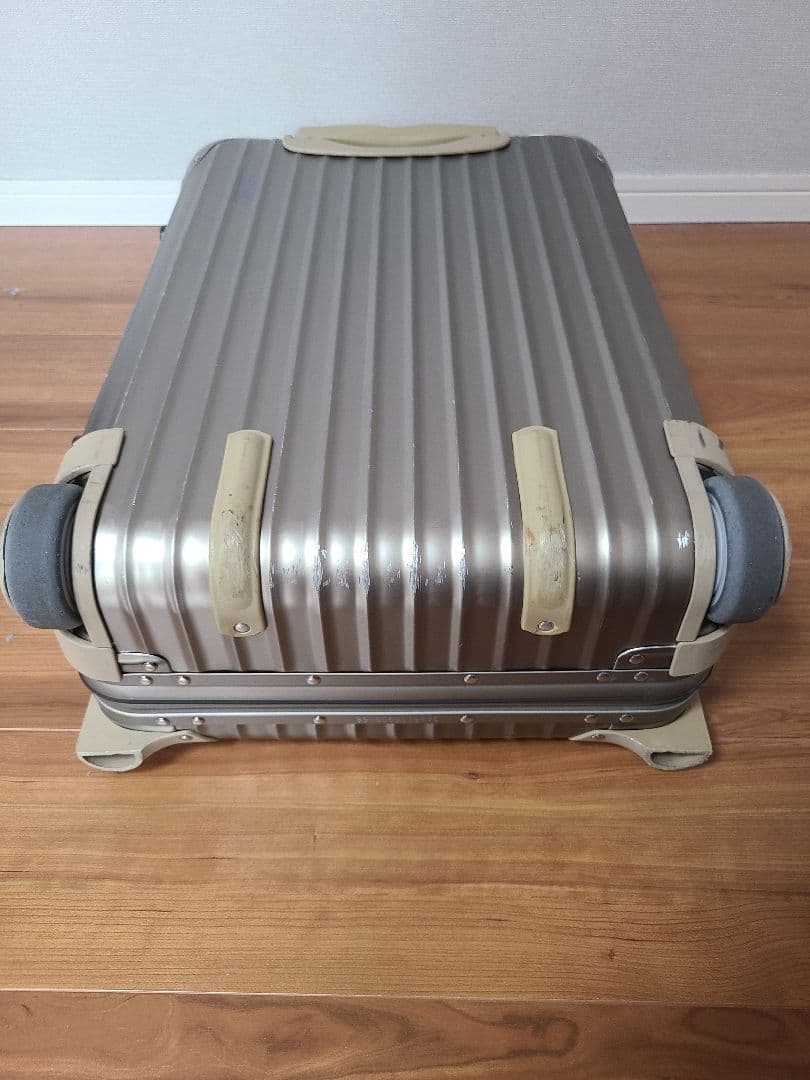 リモワ トパーズ プレミアム 35L 機内持ち込み 2輪 チタニウム アルミ