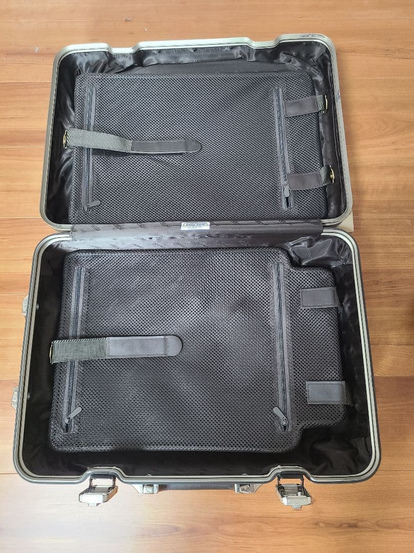 リモワ トパーズ プレミアム 35L 機内持ち込み 2輪 チタニウム アルミ