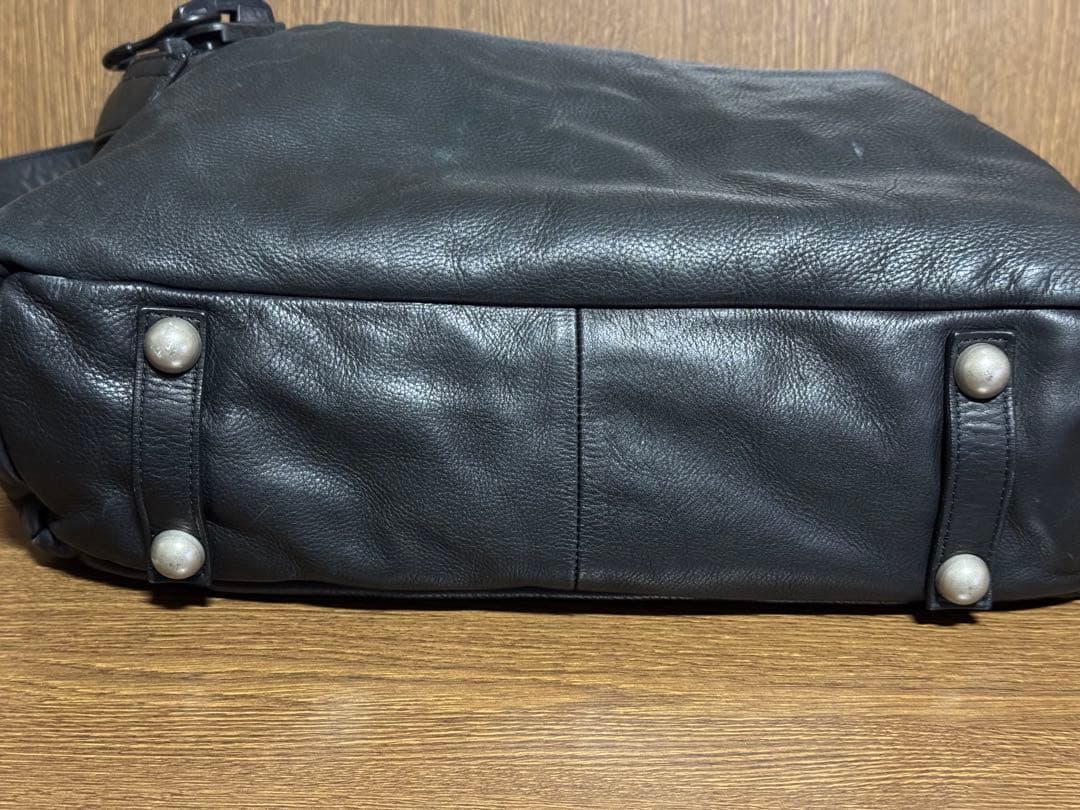 Kawa-Kawaビッグファスナー 本革 A4 斜め掛け ショルダーバッグ 黒