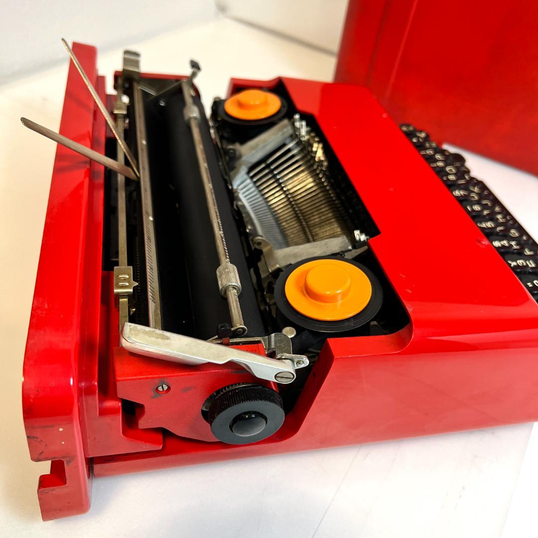 タイプライター オリベッティ バレンタイン、ヴィンテージ、動作良好、スペイン製