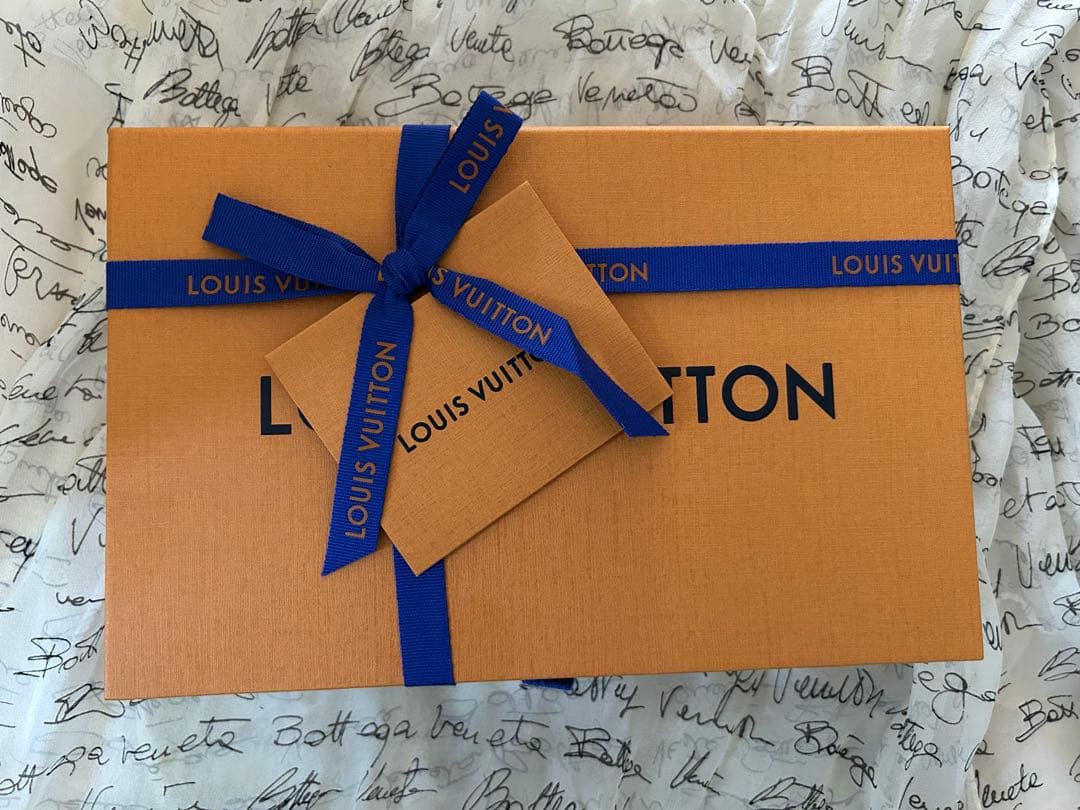 【未使用】LOUIS VUITTON ロゴ入りノート ギフトボックス付き