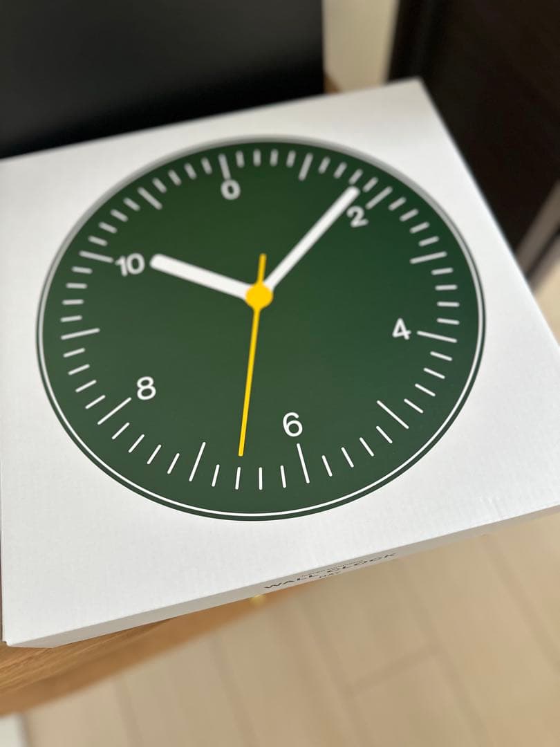 ダークグリーン 掛時計 シンプルデザイン
