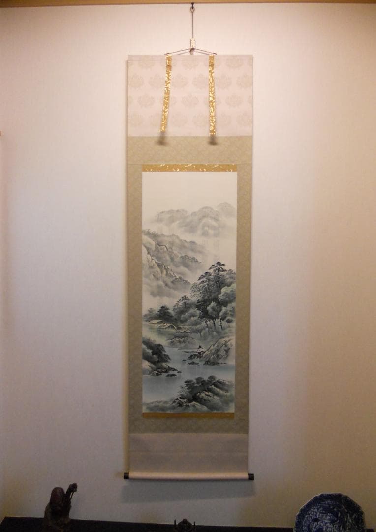 掛け軸 高田楊春 鎮宅守護山水 絹本 希少 軸装 茶道具 掛軸 美品 です。