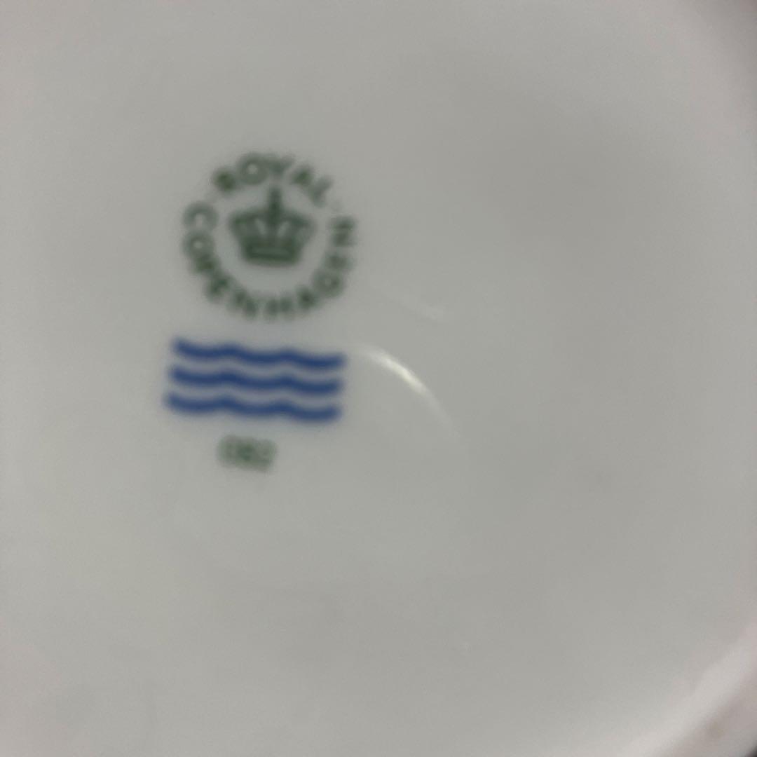 ロイヤルコペンハーゲン　 冬の少女とクリスマスプレゼント