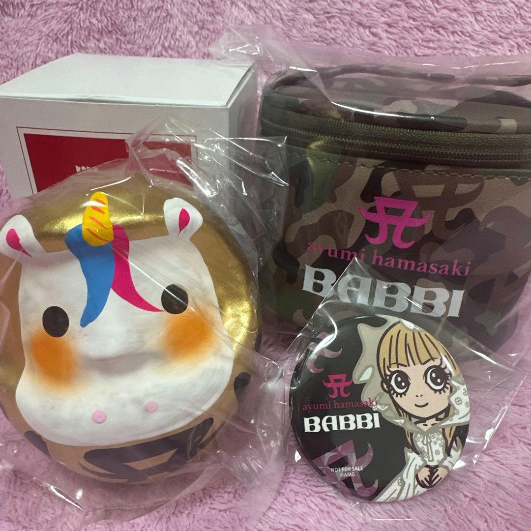 浜崎あゆみ　干支だるま(午)とバニティポーチセット(缶バッジ付)