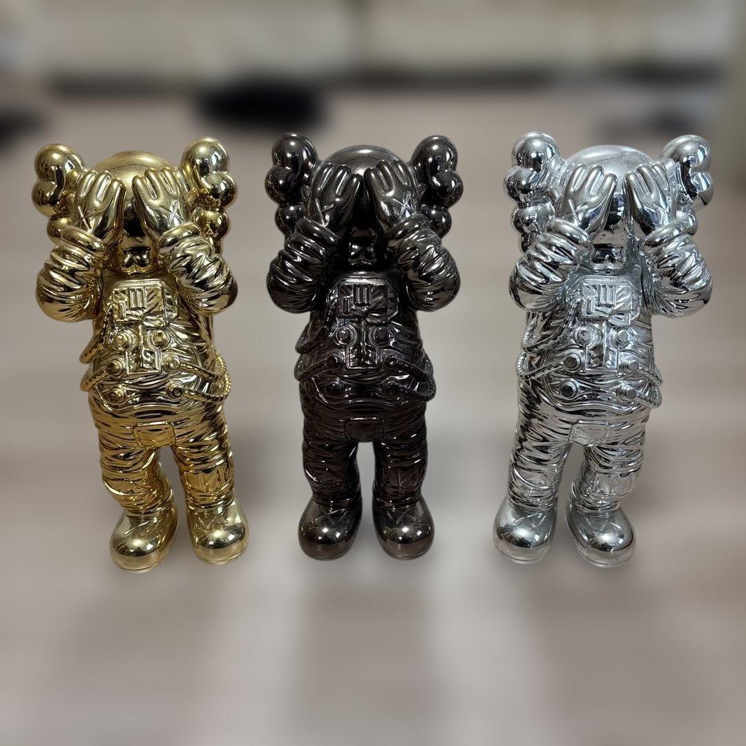 KAWS HOLIDAY SPACE 3体セット