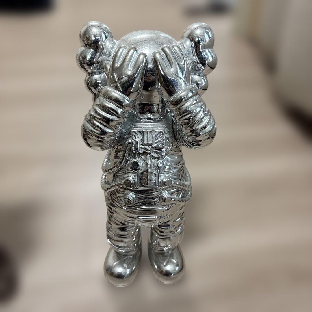 KAWS HOLIDAY SPACE 3体セット