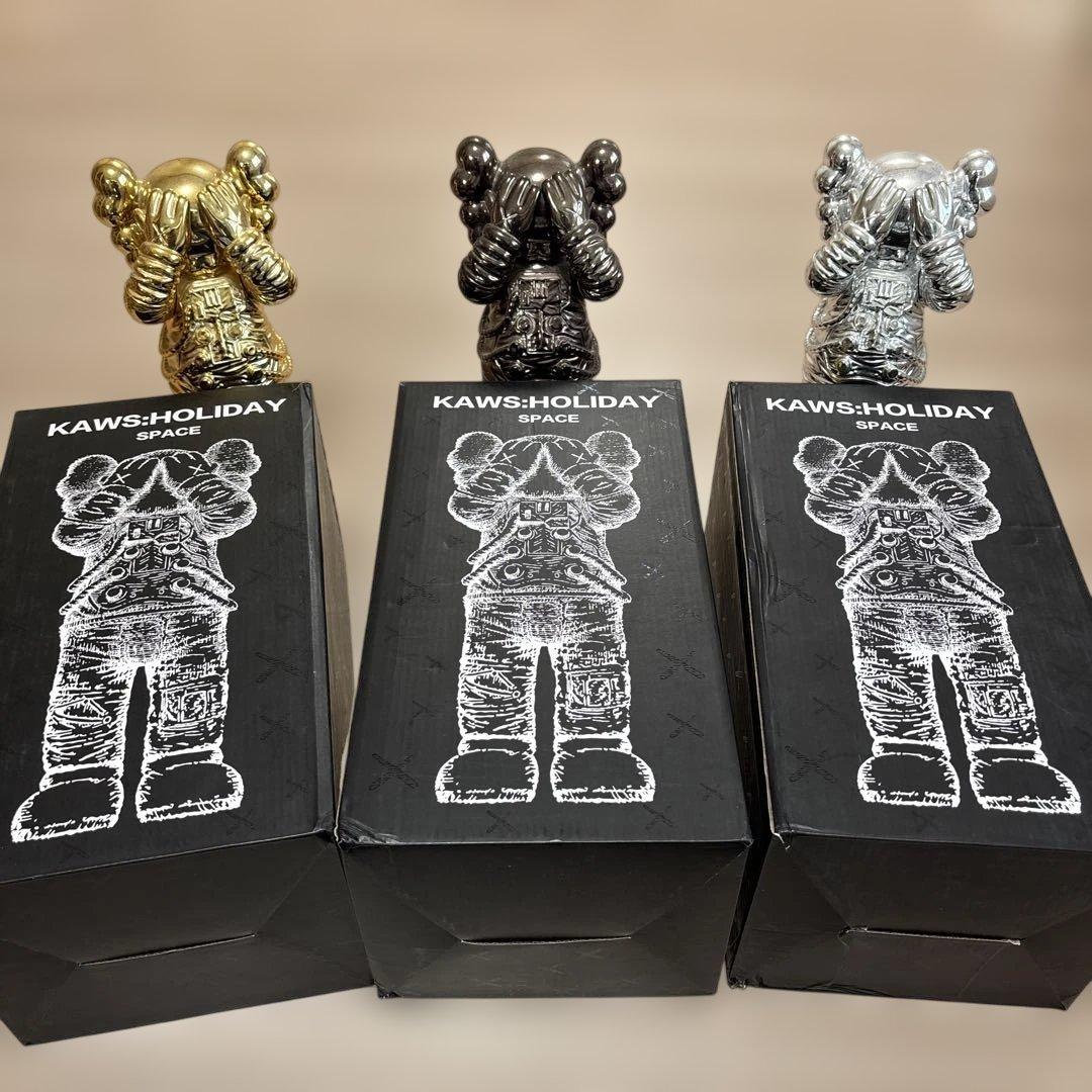 KAWS HOLIDAY SPACE 3体セット