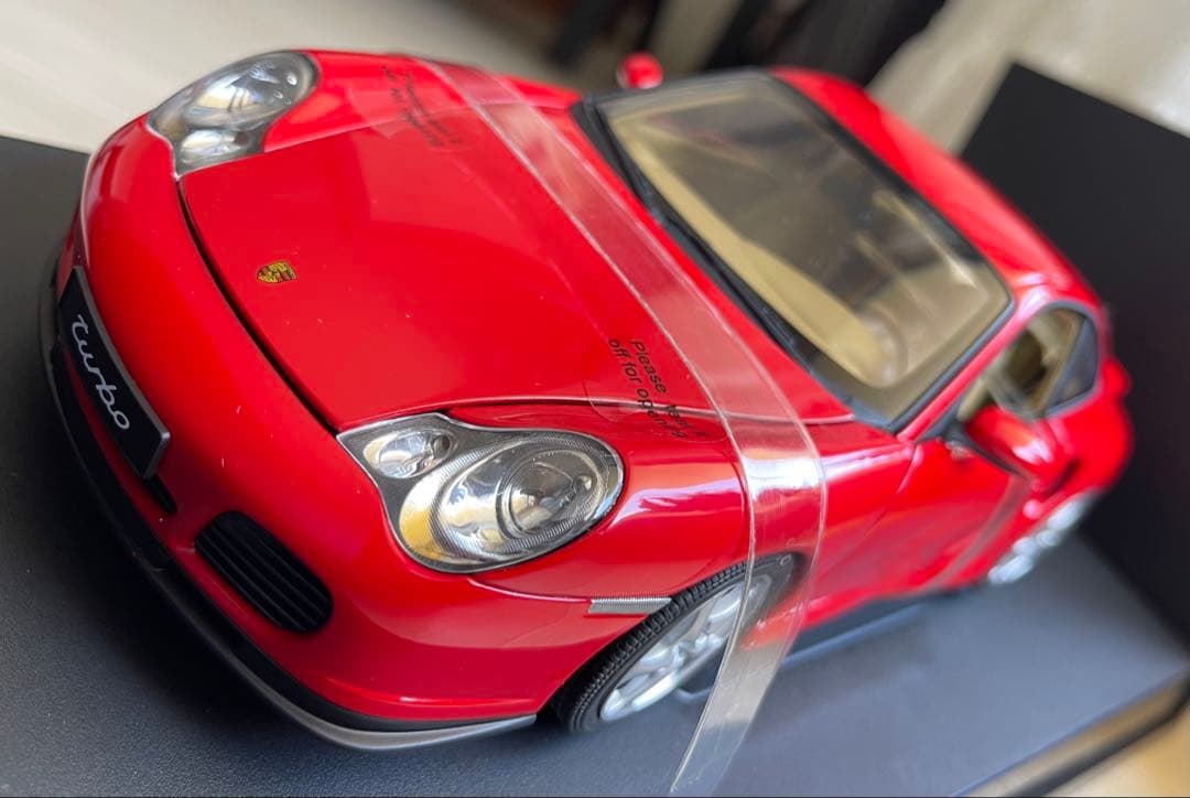 絶版新品 AUTOart /オートアート1/18 ポルシェ911ターボ　レッド