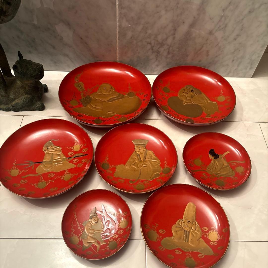 明治時代　七福神が金彩たっぷりで描かれた幸運や金運をを呼び込む木製輪島漆塗り皿