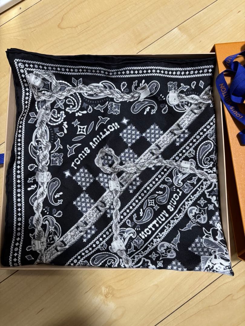 ルイヴィトン　24aw シルク　バンダナ　スカーフ